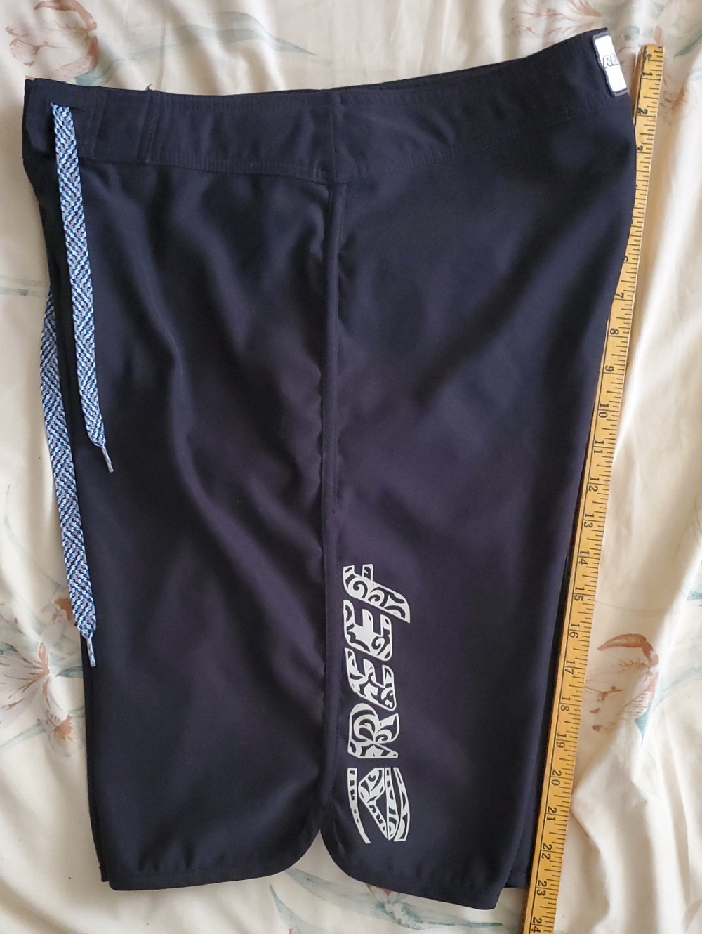 Reef Boardshorts. Y2K. 32" Waist Approx. Size Tag Faded. Large. Black. GUC.